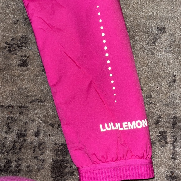 NWT Lululemon Down for It All Jacket In Sonic Pink - Picture 11 of 13